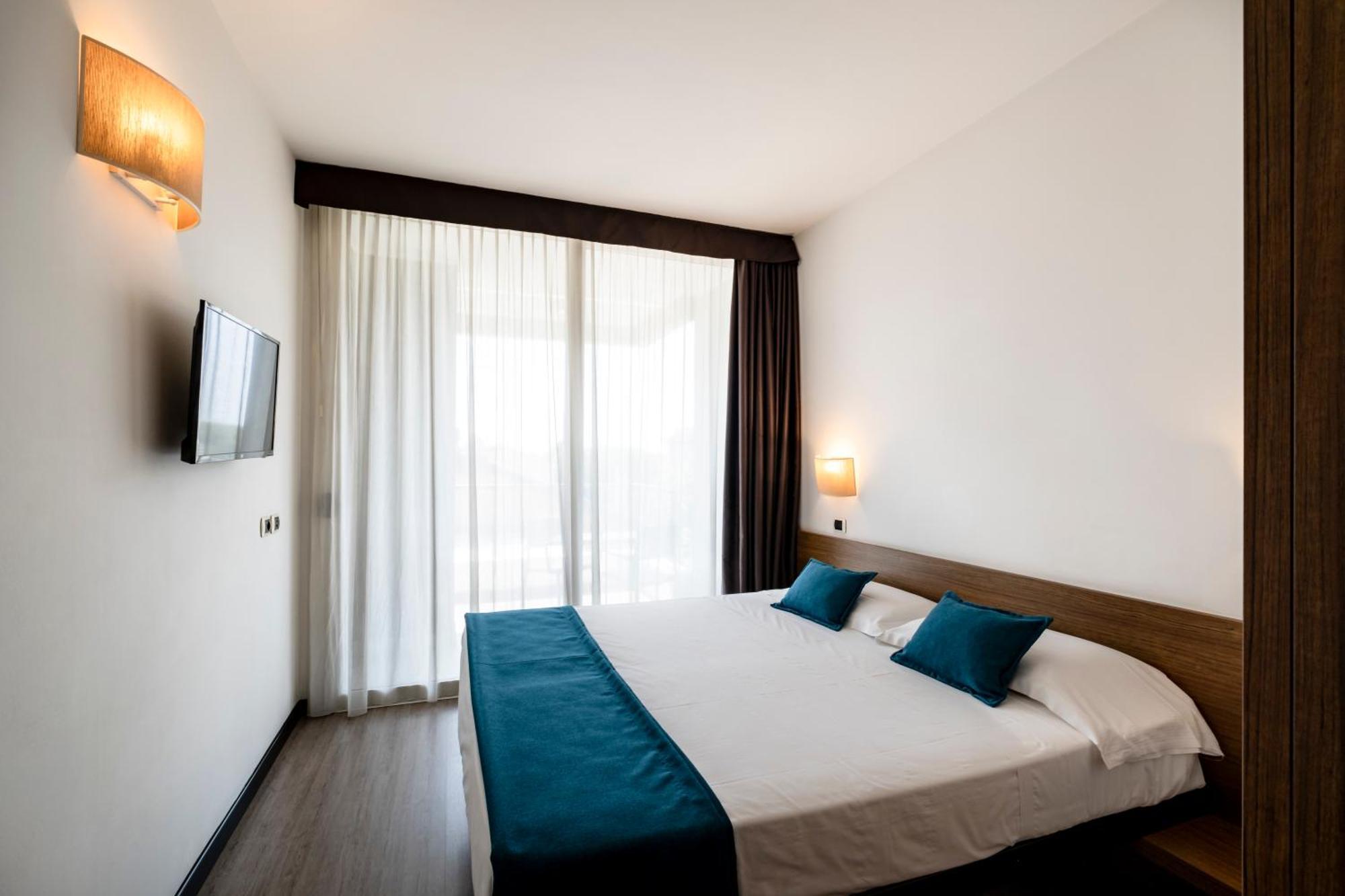 Hotel Cristallo Rimini Esterno foto