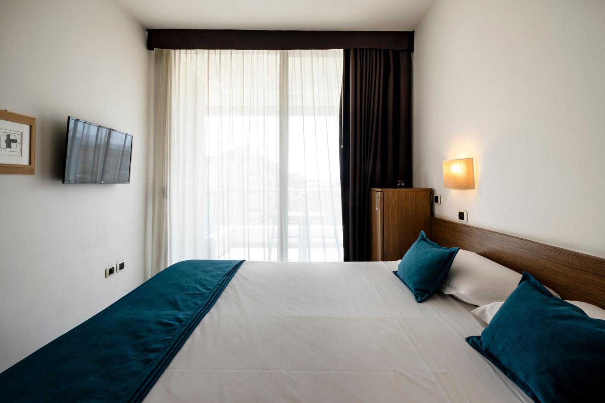Hotel Cristallo Rimini Esterno foto