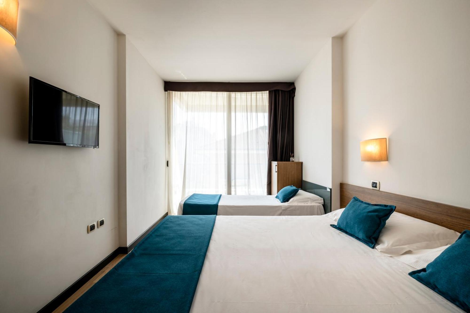 Hotel Cristallo Rimini Esterno foto