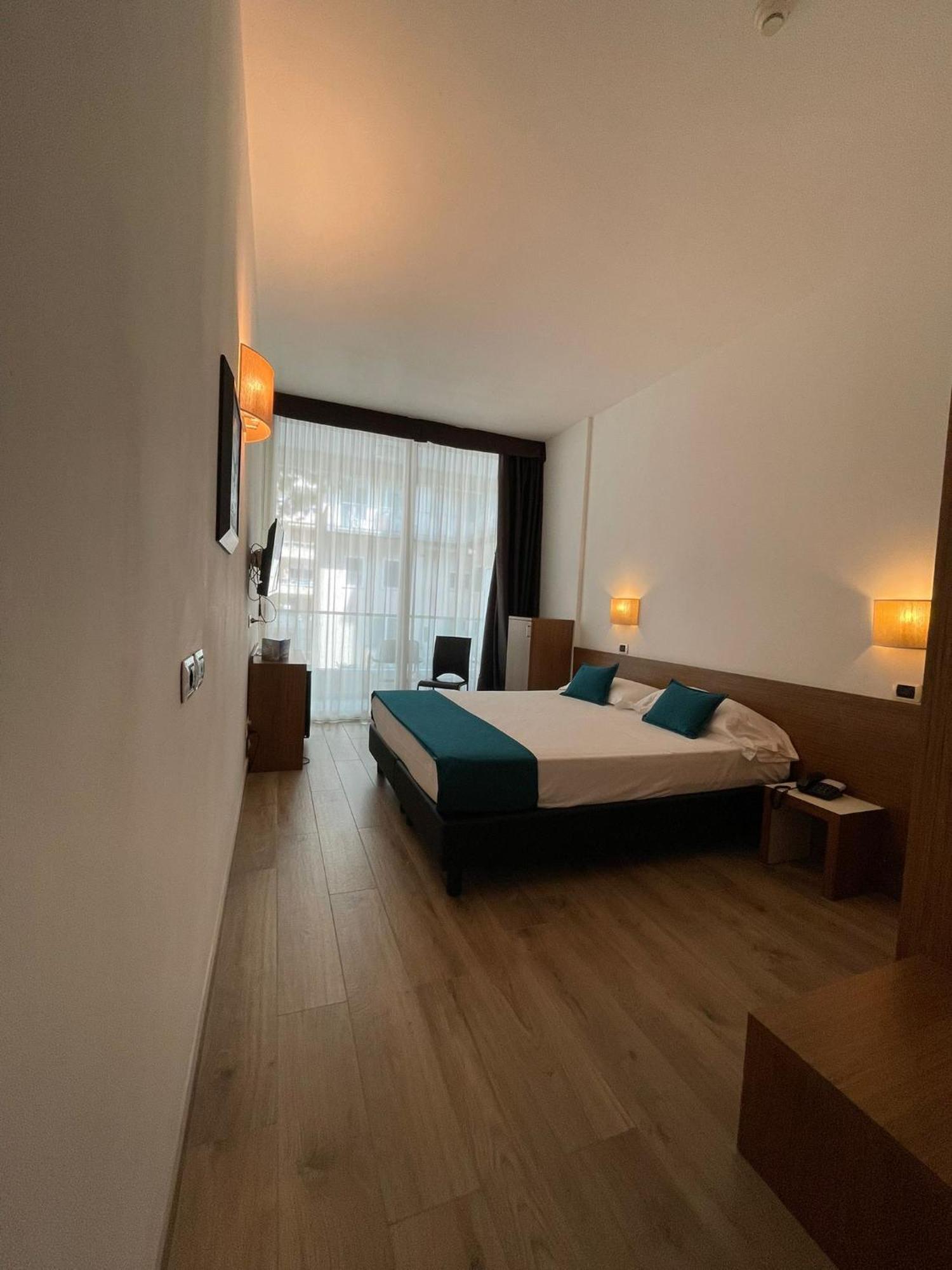 Hotel Cristallo Rimini Esterno foto